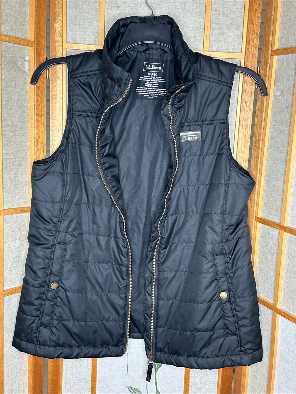 L.L.Bean Women's Mountain Classic Puffer Vest Mediums - Picture 10 of 16